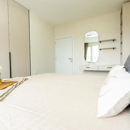 Апартаменти Amazing 2 Bedroom With Sea View *