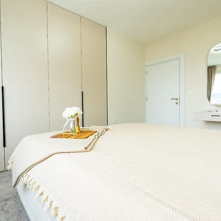 Amazing 2 Bedroom With Sea View Апартаменти Варна