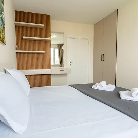 Апартаменти Amazing 2 Bedroom With Sea View Варна