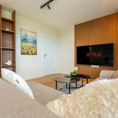 Апартаменти Amazing 2 Bedroom With Sea View *